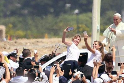 Papa ‘pop star’ gibi