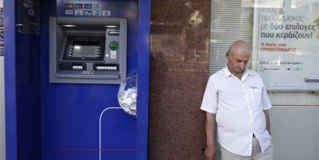 Nakit tükeniyor bankalar iki gün daha kapalı