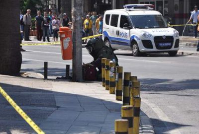 İzmir'in Konak ilçesi Basmane Gar kavşağına bırakılan şüpheli valiz bomba