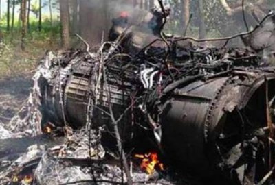 F-16 yolcu uçağıyla çarpıştı