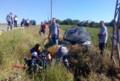TEKİRDAĞ (İHA) – Tekirdağ’ın Saray ilçesinde otomobilin tarlaya uçması sonucu