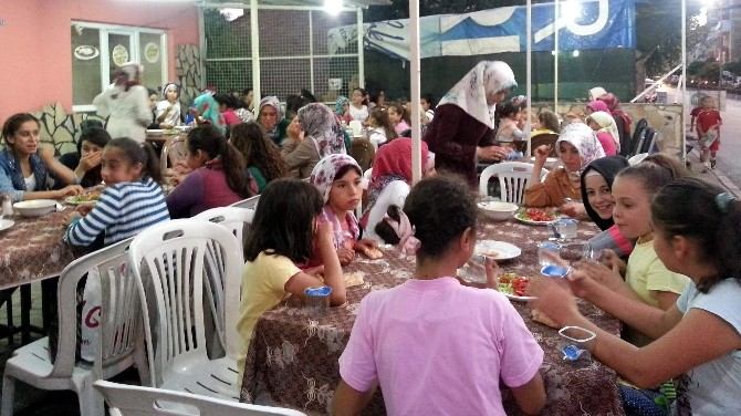 Nazilli’de Kız Kur’an Kursu Öğrenci Ve Velileri İftarda Bir Araya Geldi