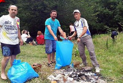 Duyarsız piknikçiler kirletti, dağcılar temizledi
