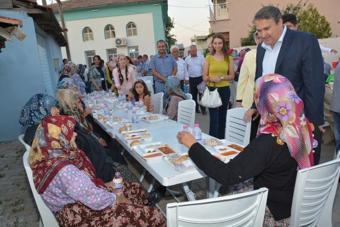 Yunusemre Belediyesi İftar Sofrası Karaali’de Kuruldu