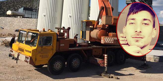 Lastiğini değiştirmek istediği vincin altında kaldı!