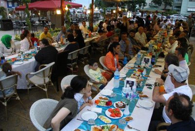 Atakum Belediyesi tarafından basın mensuplarına iftar verildi. Yalı Cafe Restaurant’ta