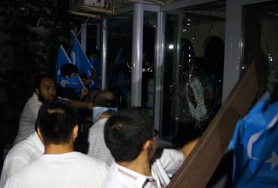 İstanbul'da bir grup, Uygur Türklerini Çin'e teslim edeceği iddiasıyla önünde