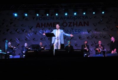 Nevşehir’de Forum Kapadokya, Tasavvuf Müziğin ünlü ismi Ahmet Özhan’ı ağırladı.