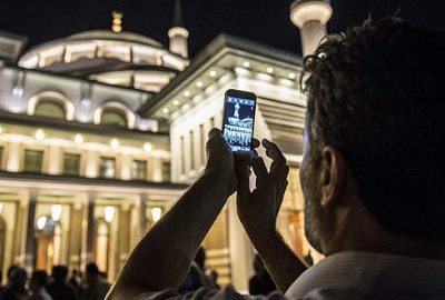 Cumhurbaşkanlığı Külliyesi'ndeki Beştepe Millet Camii, her akşam özellikle teravih namazını