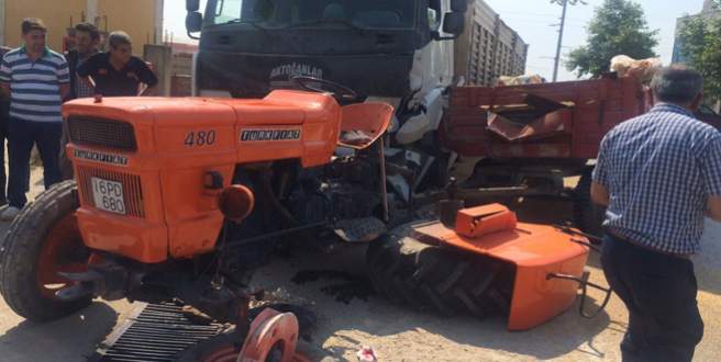 Bursa’da traktör ile TIR çarpıştı: 1 yaralı