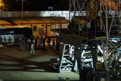 Batman’da iş akitlerinin feshedileceği duyumunu alan işçiler 25 metre yükseklikteki