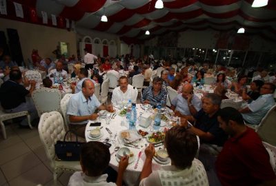 Bayraklı Belediyesi, ilçede faaliyet gösteren dernekler, sivil toplum kuruluşları, muhtarlar