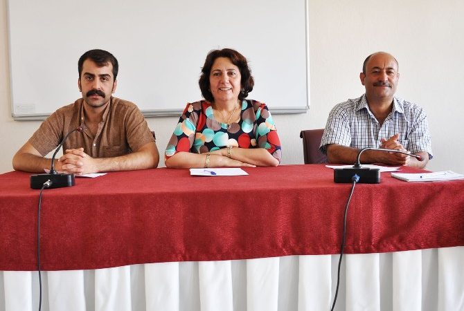 Hakkari’ninYüksekova Belediyesi Eş Başkanı Ruken Yetişkin, DTK Ekonomi Komisyon Yöneticisi