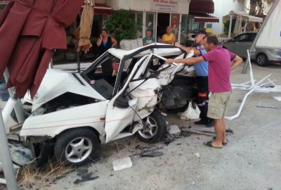 Muğla’nın Bodrum İlçesinde meydana gelen trafik kazasında park halindeki bir