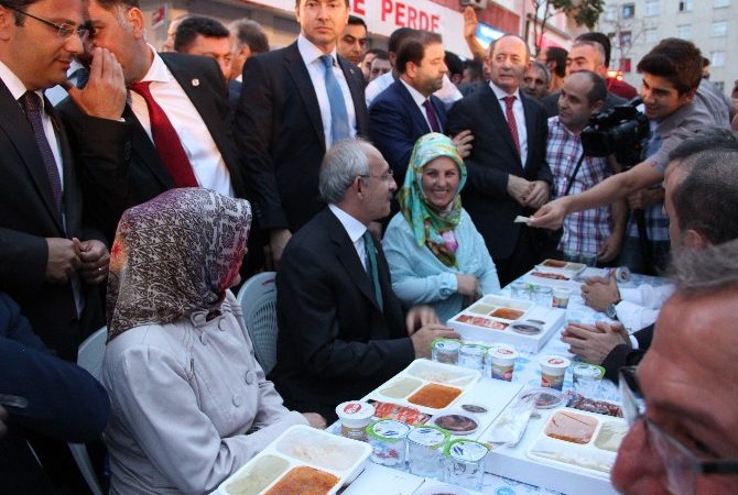CHP Genel Başkanı Kemal Kılıçdaroğlu, partisinin Ümraniye İlçe Başkanlığı tarafından