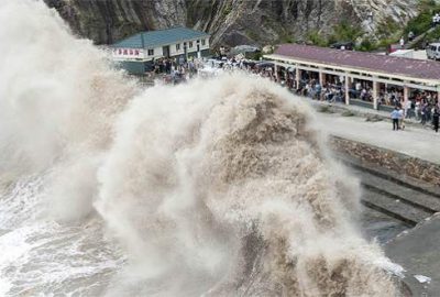 234 kilometre hızla ilerliyor