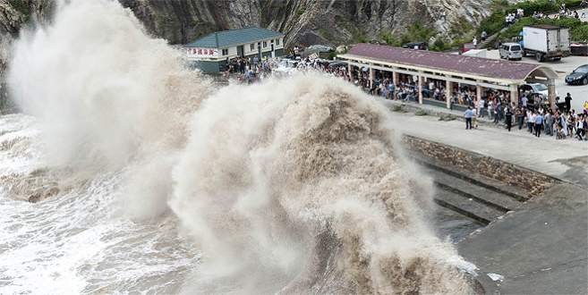 234 kilometre hızla ilerliyor