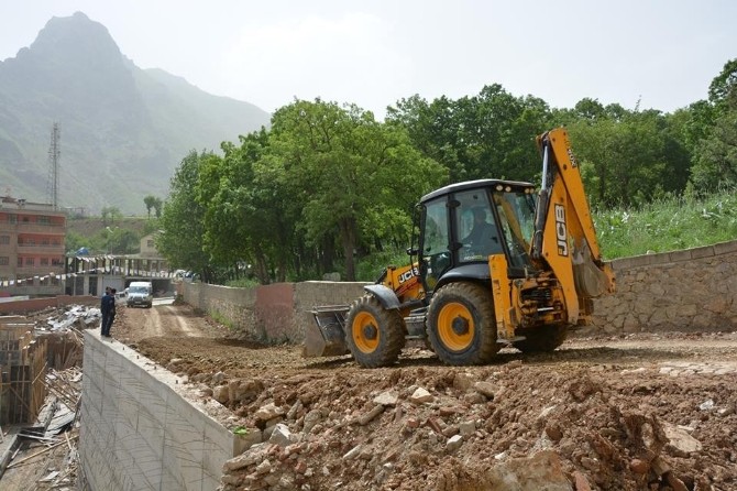 Şemdinli’de Yol Yapım Çalışması