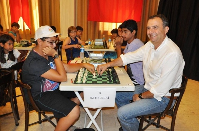 Ayvalık Yaz Satranç Turnuvası Start Aldı