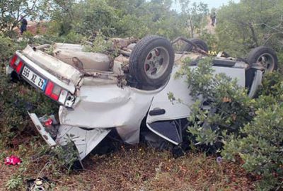Konya’nın Beyşehir ilçesinde, evin önünde park halinde olan otomobille babasından