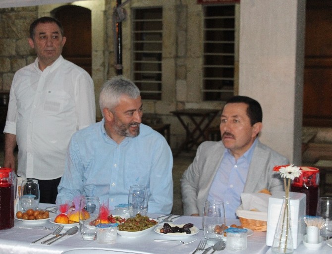 Ordu’da Gazeteci Aşar’dan Cami Avlusunda İftar Yemeği 1 41262