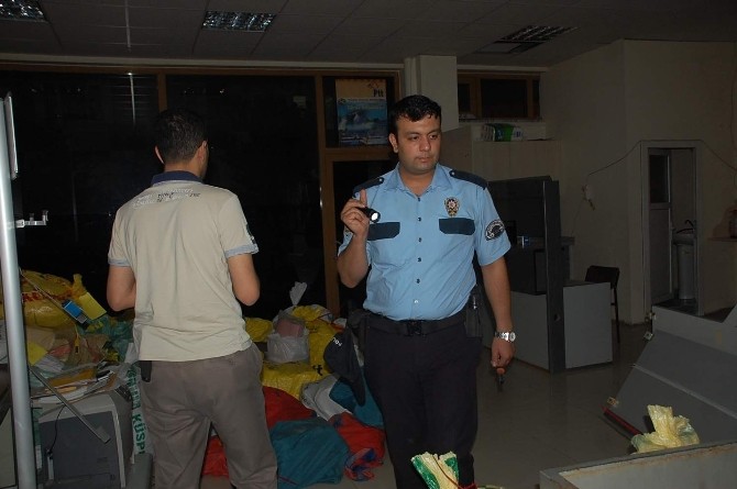 PTT Şubesinin Kapıları Açık Unutulunca Polis Harekete Geçti Adıyaman’da, PTT Fatih Şubesi kapısının mesai sonrası açık olması üzerine
