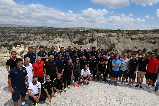 Kasımpaşa’da Teknik Heyet Ve Futbolcular Kapadokya’yı Gezdi Yeni sezon hazırlıklarını Nevşehir’de sürdüren Kasımpaşa’da futbolcular ve teknik heyet