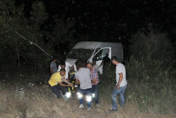 Tunceli’de Trafik Kazası: 2 Yaralı Tunceli’de bir minibüsün Munzur Çayı’na uçması sonucu meydana gelen kazada,