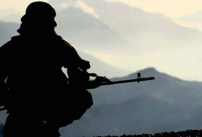 Ağrı'nın Doğubayazıt ilçesinde PKK'lılar ile askerler arasında çatışma çıktı. Yaralananın