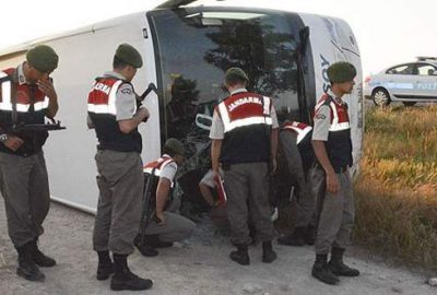 Niğde'de otobüsün şarampole devrilmesi sonucu 25 kişi yaralandı.