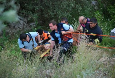 Tokat’ta motosikletle uçuruma yuvarlanan genç kız güçlükle kurtarıldı.