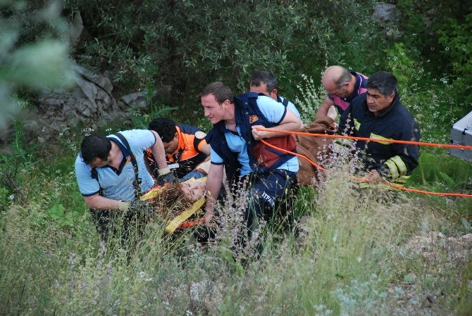 Motosikletle Uçuruma Yuvarlanan Genç Kız Kurtarıldı