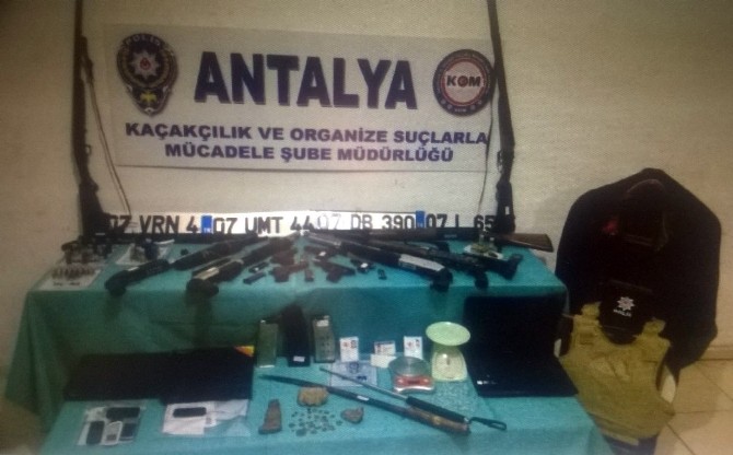 Antalya’da Suç Örgütü Operasyonunda 9 Tutuklama