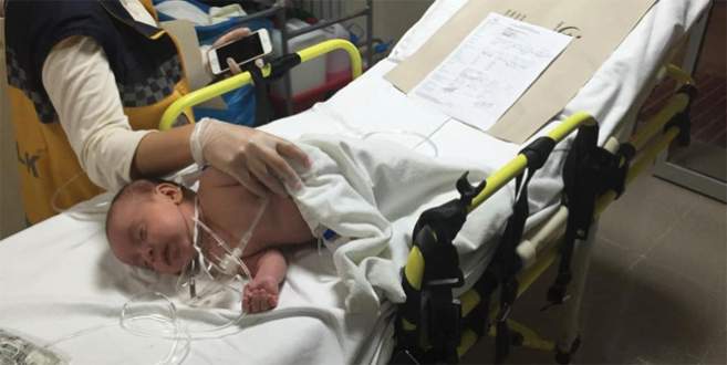 Bebeğe su yerine turşu asidi içirildi