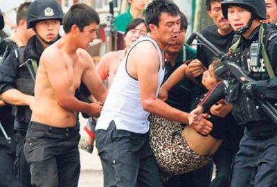 Çin’de 3 Uygur öldürdü