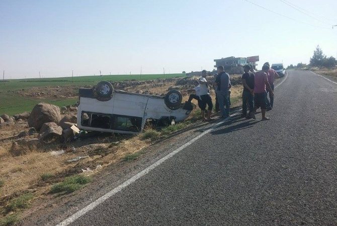 Ceylanpınar-Kızıltepe karayolunda meydana gelen trafik kazasında 5 kişi yaralandı.