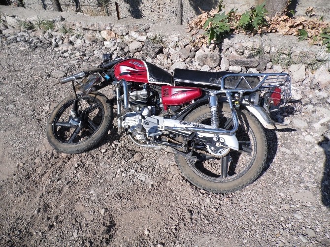 Adıyaman’da Motosikletle Otomobil Çarpıştı: 2 Yaralı