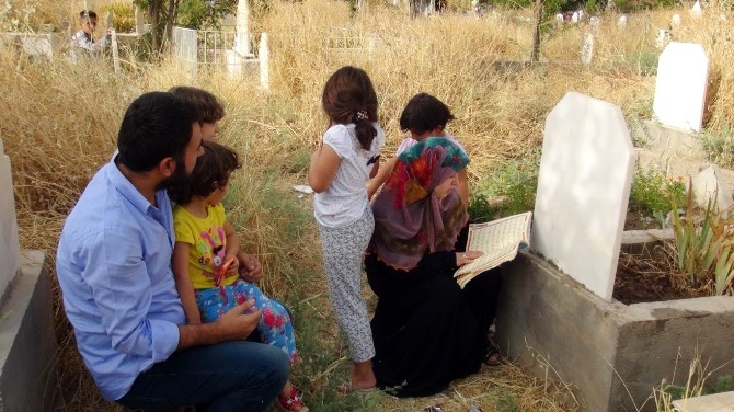 Batman’da Arife Günü Mezarlıklar Ziyaret Edildi