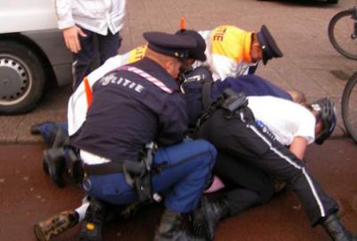 Polisten hırsıza tazminat!