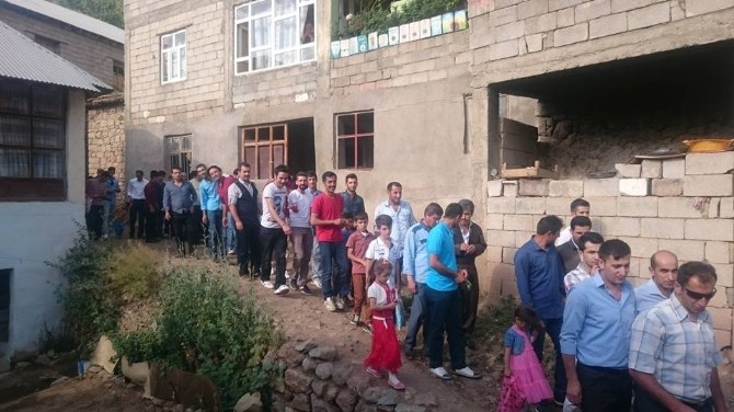 Şemdinli’de Bayram Kültürü Halen Yaşatılıyor