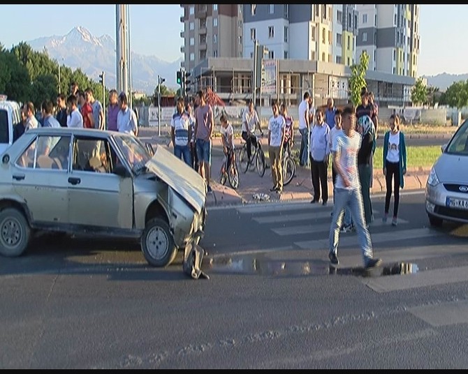 Kazayı Yaptı Aracı Bırakıp Kaçtı