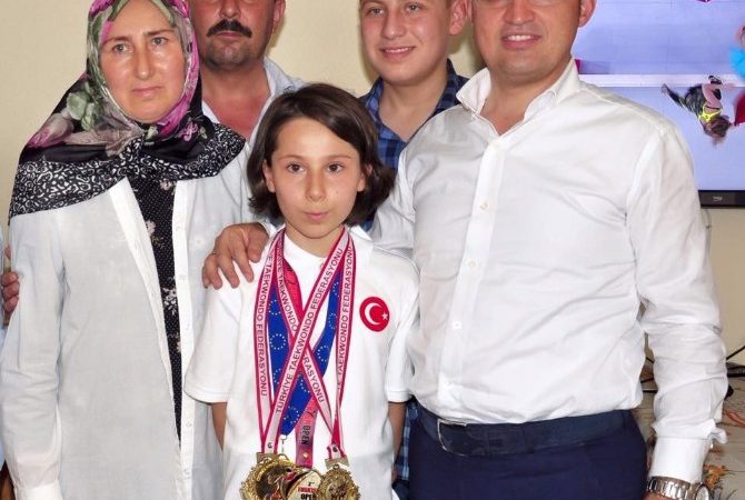 Ak Parti Çanakkale Milletvekili Bülent Turan, 29 kiloda Avrupa Şampiyonu