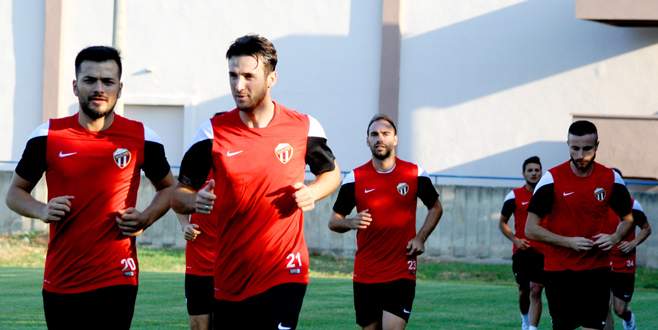 İnegölspor sahaya indi