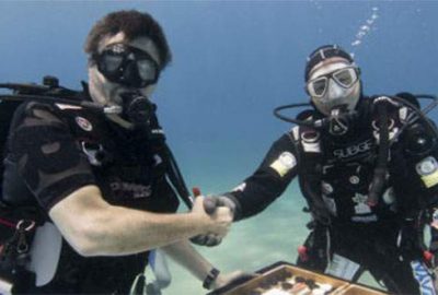 Su altında kalma rekoru kırdı