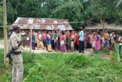 ‘Büyücü’ kadının başını kestiler