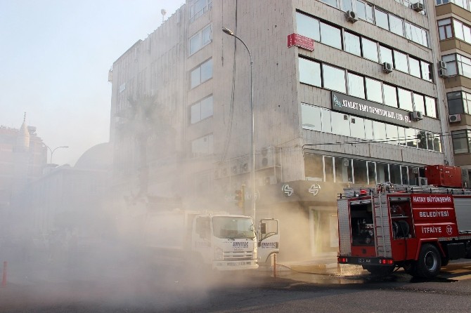 Hatay’da AK Parti Binası Önünde Patlama