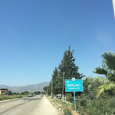Manisa’nın Büyükşehir olmasının ardından mahalleye dönen köylerin tabelalarının değişim işlemleri