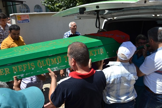 Trenin Altında Kadının Cenazesi Toprağa Verildi