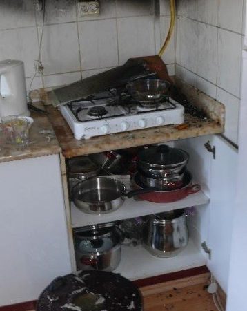 Kastamonu Salı Pazarı’nda kız öğrencilerin kaldığı dairede yangın çıktı, dumandan