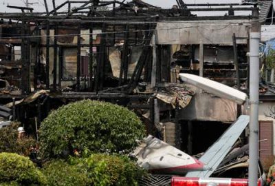 Evlerin üstüne uçak düştü: 3 ölü